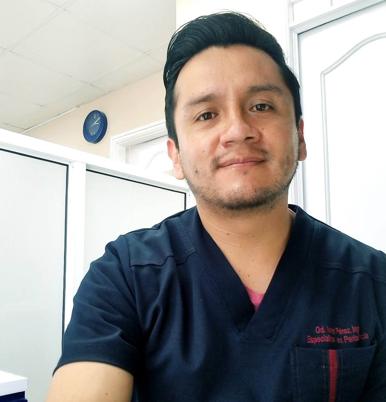 Especialista en periodoncia del equipo clínico